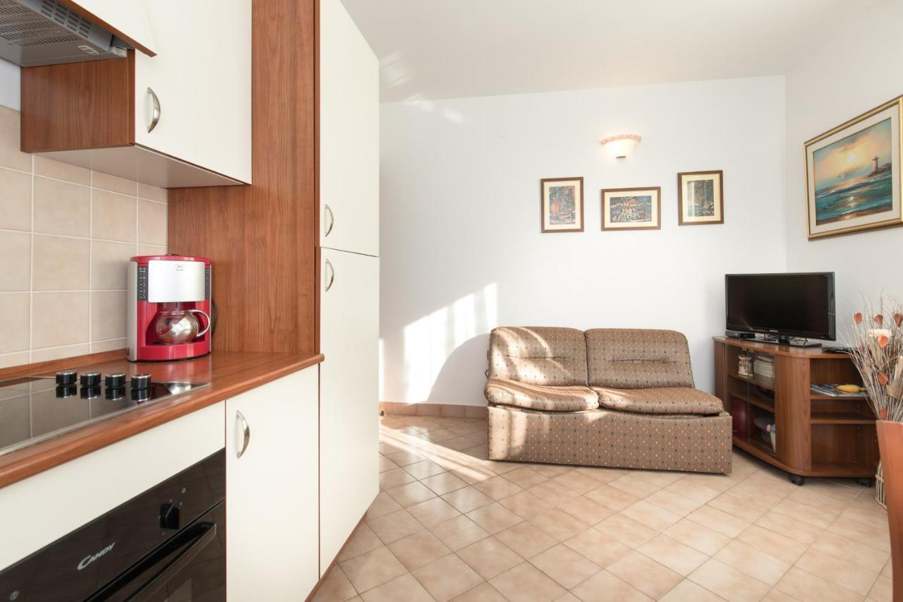 Apartmani PARADISO Krk Town Bagian luar foto